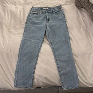 These are PacSun Mom Jeans jeans in good condition:)